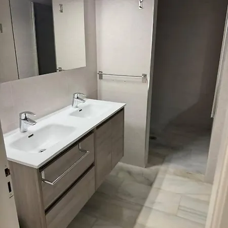 En 8 En 1ra Linea De Playa فيلة ماربيا