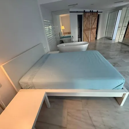 En 8 En 1ra Linea De Playa ماربيا
