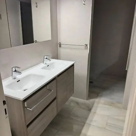En 8 En 1ra Linea De Playa ماربيا